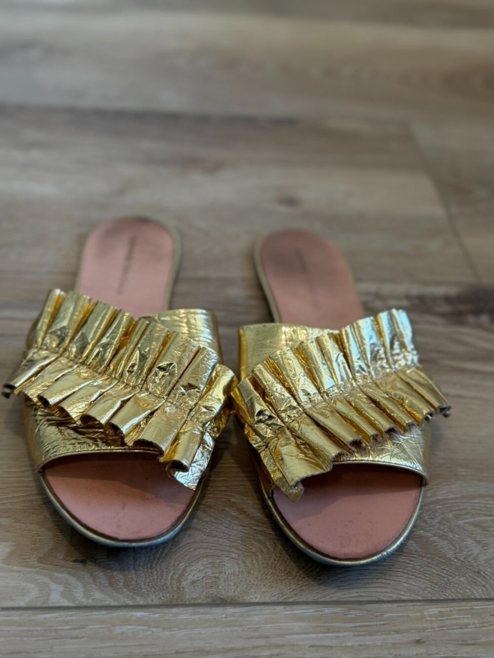 Loeffler Randall Gold Ruffle Sandals sz 10